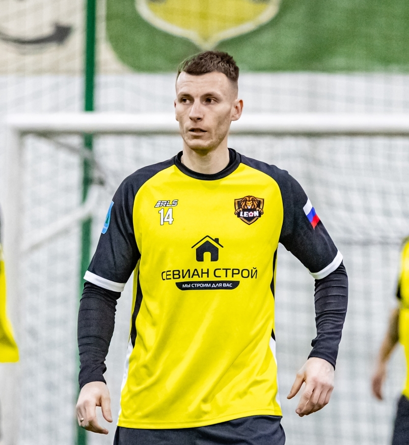 Алмаев  Артем  Романович